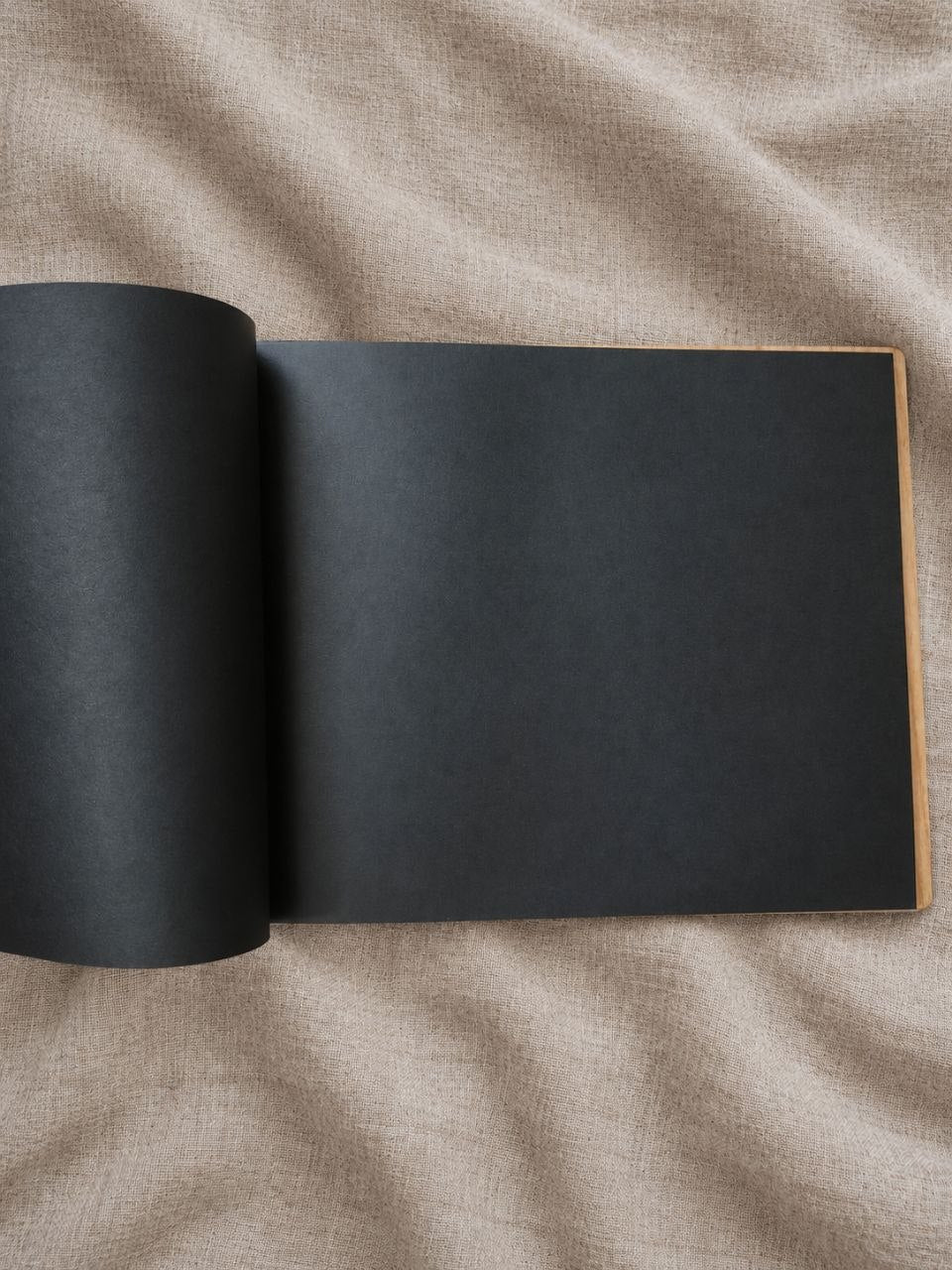 Dřevěné svatební fotoalbum Náš den